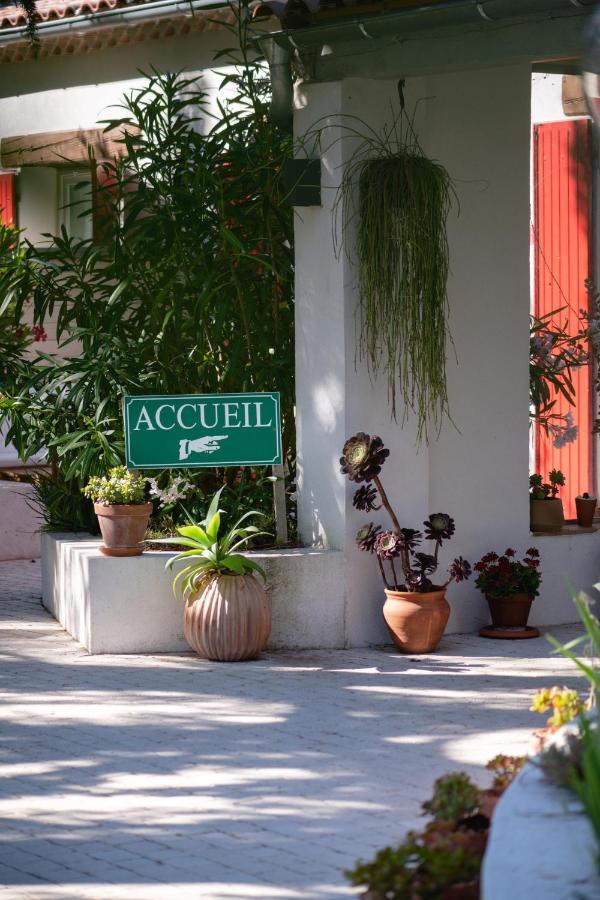 HôTEL LES VOLETS ROUGES - CASSIS Exterior foto